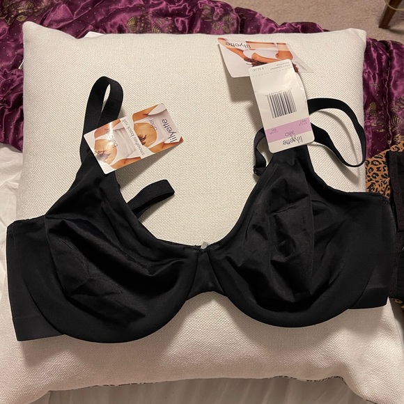 NWT Lilyette Underwire Bra - Picture 1 of 3